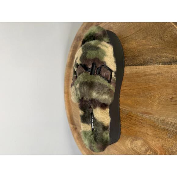 DKNY Palz Faux Fur Slipper Slides Camo Multi Logo Platform US 7 NWB - Picture 12 of 12
